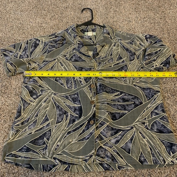 Vintage Tommy Bahama Hawaiian SS Button Up - Picture 6 of 8